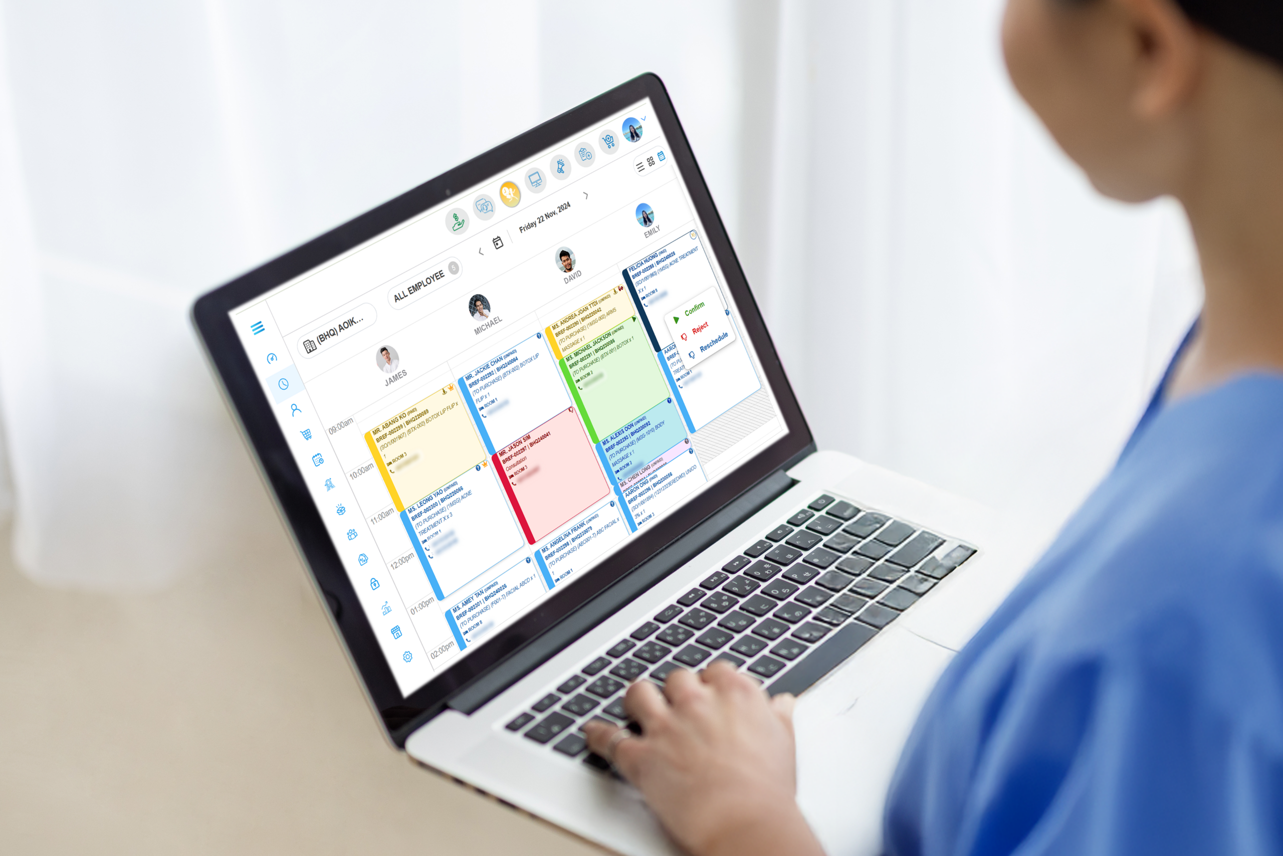 Tingkatkan efisiensi booking online dan penjadwalan janji temu di klinik kecantikan Anda dengan Aoikumo™.