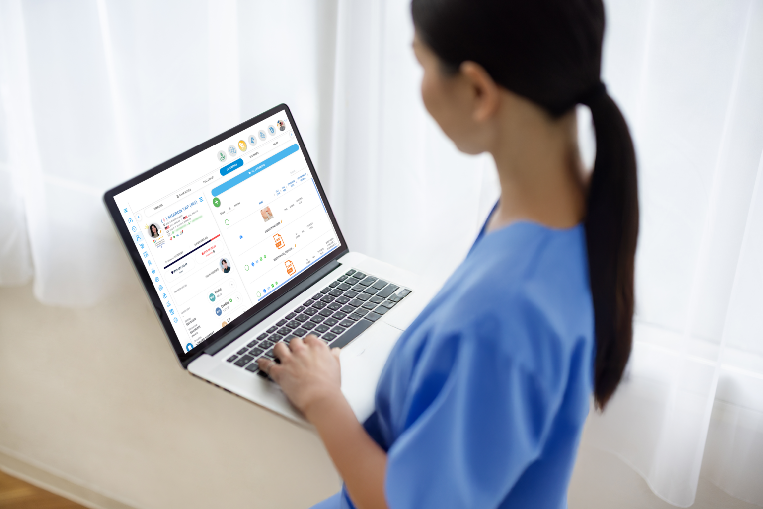Aoikumo™ menyediakan penyimpanan data tanpa batas bagi klinik, sehingga foto dan dokumen dapat dengan mudah diunggah dan disimpan dalam profil pasien.
