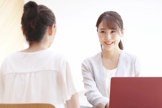 Two women discussing customizable treatment packages for a salon